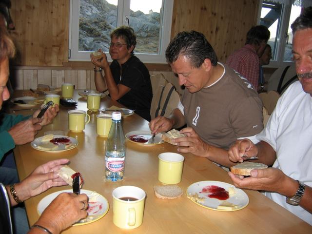 Rolf muss viel Essen, hat er doch viele Steine zum tragen