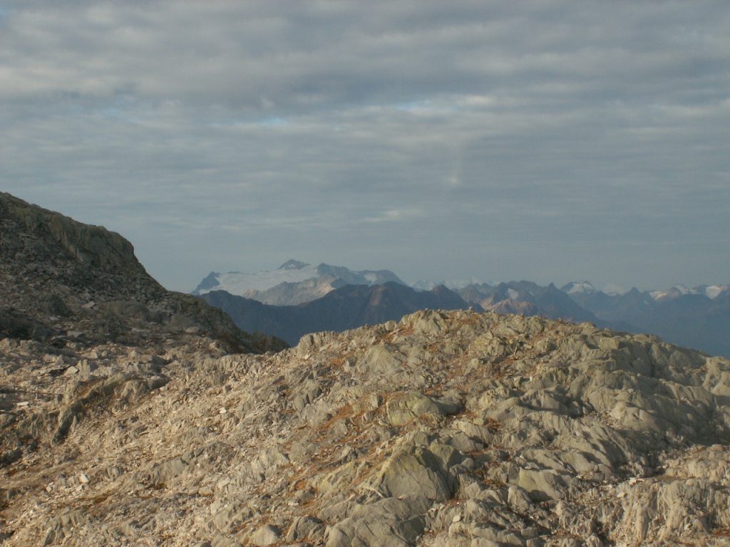 im Hintergrund der Basodino Gletscher