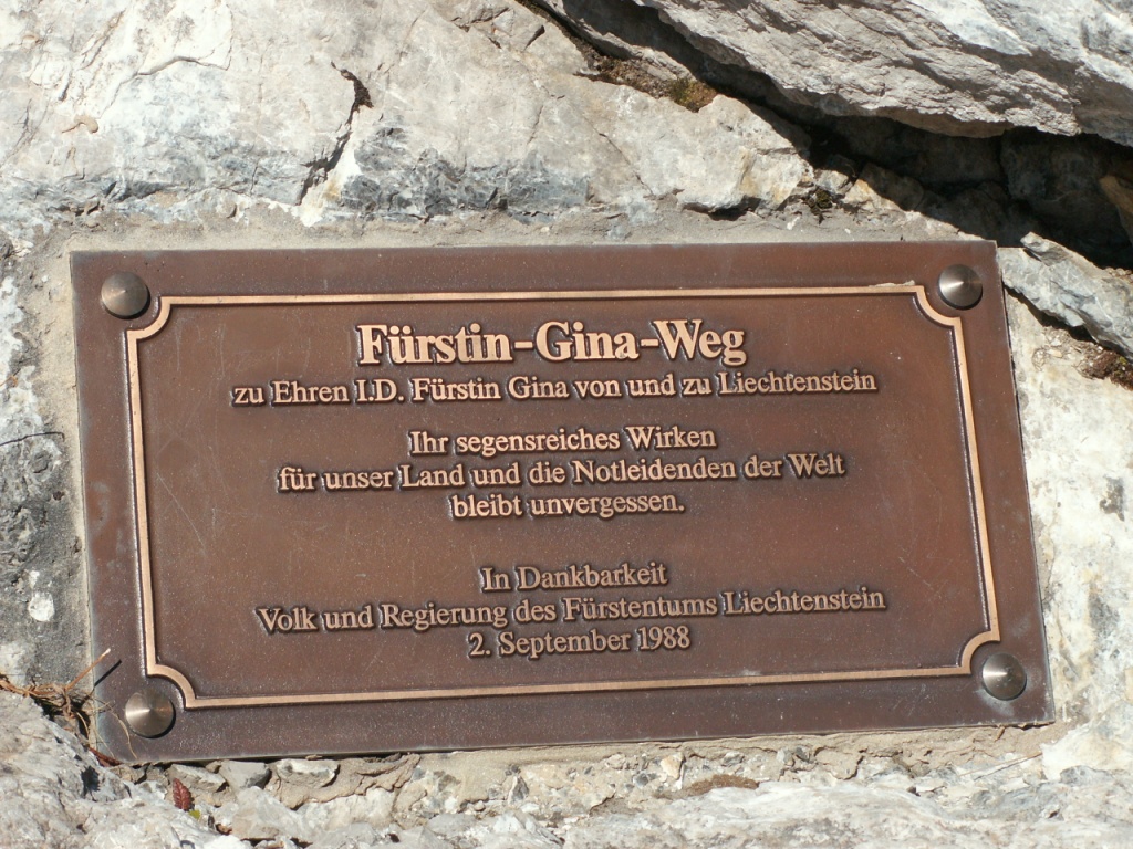 Gedenktafel an die Fürstin Gina von Liechtenstein