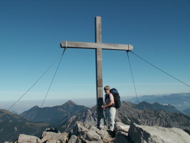 Mäusi beim Bergkreuz auf dem Augstenberg 2359 m.ü.M.