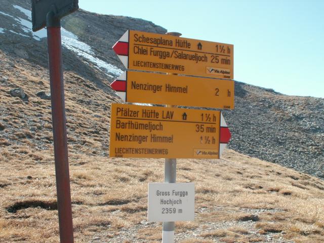 Wegweiser auf der Gross Furgga 2359 m.ü.M.