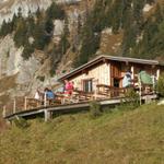 schöne Terrasse vor der Hütte