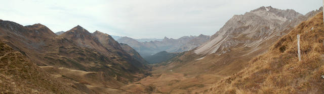 von der Lüneregg Blick zurück. Rechts die Schesaplana