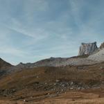 links Carschina Hütte, rechts der Drusenfluh