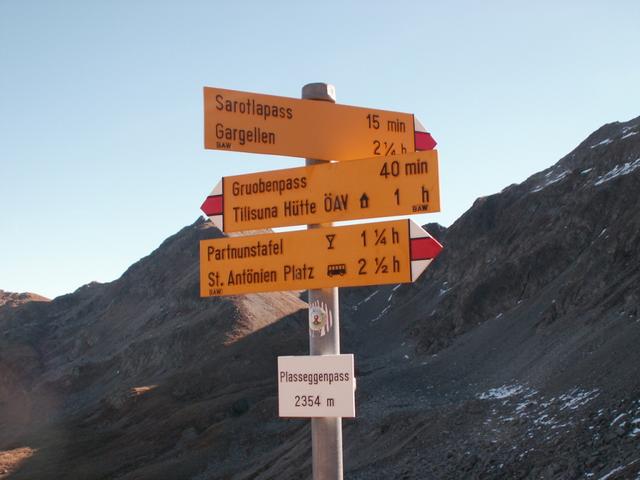 Wegweiser auf dem Plasseggenpass 2354 m.ü.M.