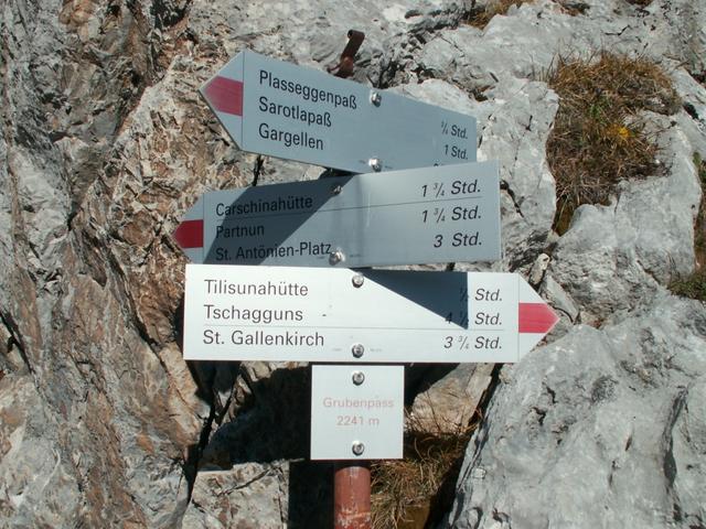 Wegweiser auf dem Gruobenpass 2241 m.ü.M.