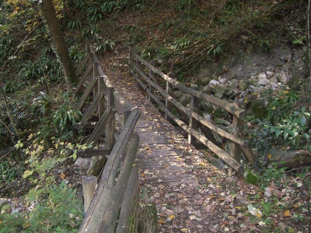 wieder eine Holzbrücke