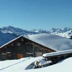 Breitbildfoto mit Berghütte