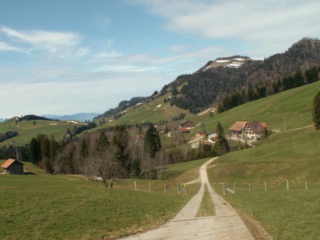 wir verlassen das Toggenburg und laufen Richtung Oberricken