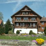 Weiler Bol mit Schwyzerhaus mit Doppellauben
