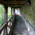 Treppen neben der Standseilbahn