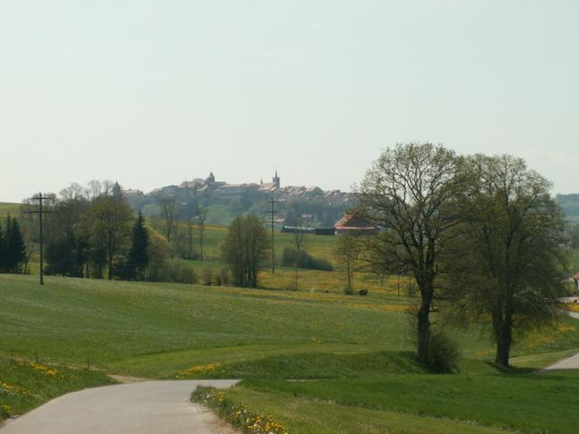 Romont taucht im Horizont auf