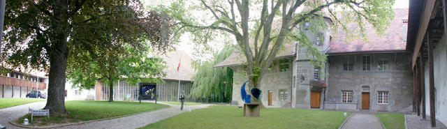 Innenhof der Burg mit Museum für Glasmalerei