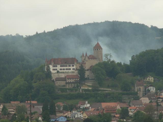 Blick Richtung Schloss Lucens