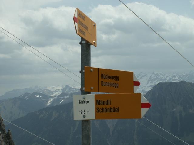 Wegweiser beim Übergang Chringe 1916 m.ü.M.