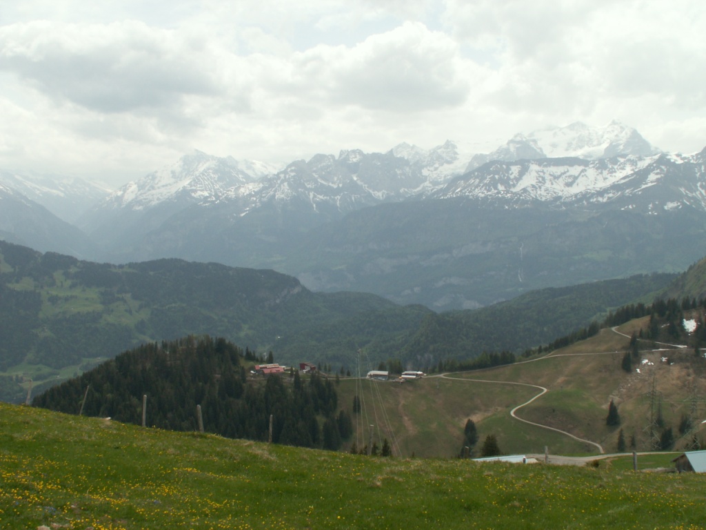 Berge Berner Oberland mit Bergstation Turren