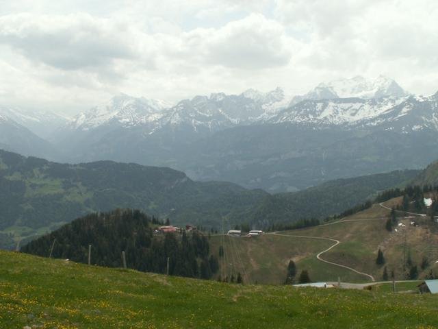 Berge Berner Oberland mit Bergstation Turren
