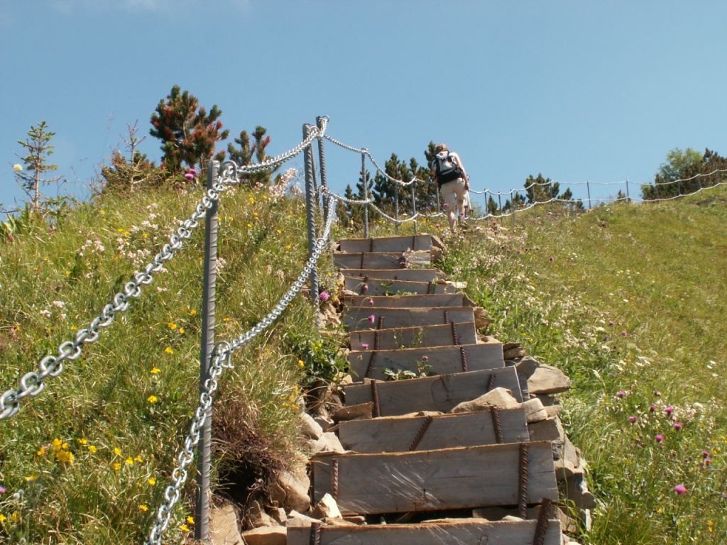 wunderschön angelegter Gratwanderweg