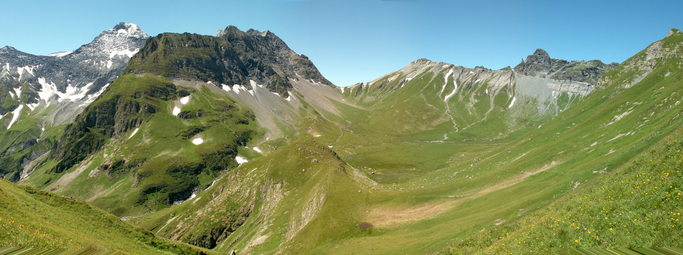 Breitbildfoto von Dürenbüel Richtung Richetlipass