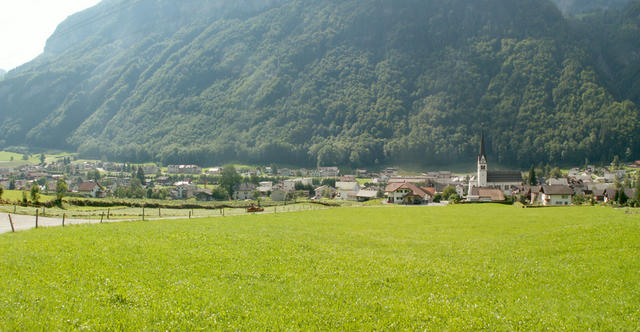 Breitbildfoto Linthal 663 m.ü.M.