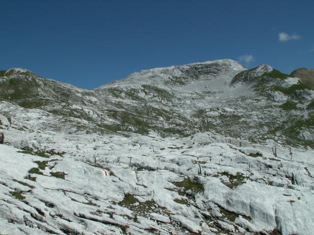 links Saaser Calanda, rechts Rätschenhorn