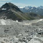 es geht runter zum Rätschenjoch. Im hintergund die Madrisa