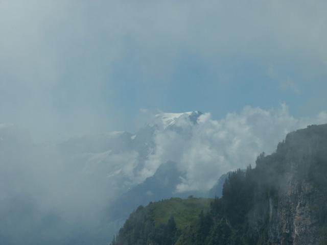 hinter den Wolken versteckt sich der Tödi