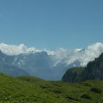 die Glarner Berge sind wolkenverhangen