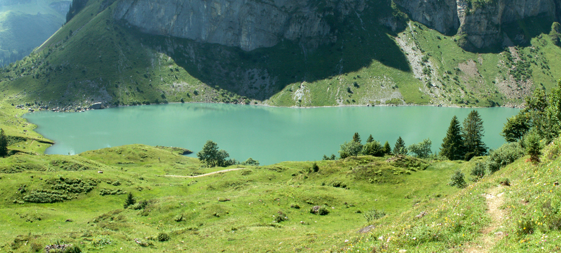 Breitbildfoto vom Oberblegisee