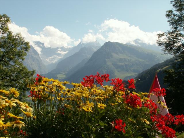 Bifertenstock und Tödi wolkenbedeckt, freier Blick auf Fisetengrat