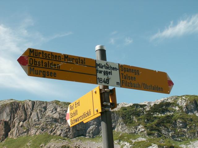 Wegweiser beim Mürtschenfurggel 1848 m.ü.M.