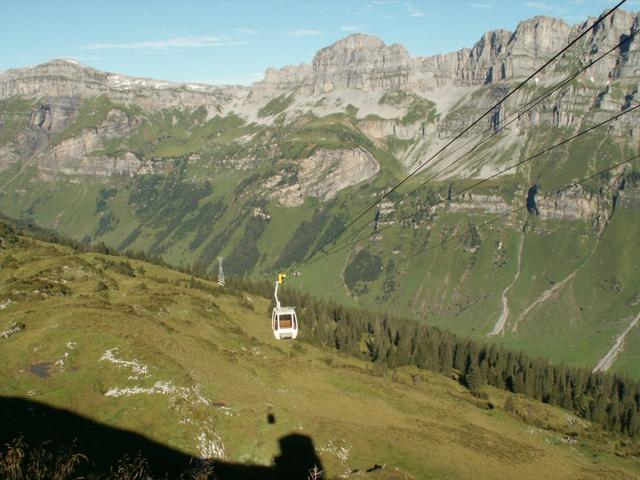 die Seilbahn gleitet wieder ins Tal runter