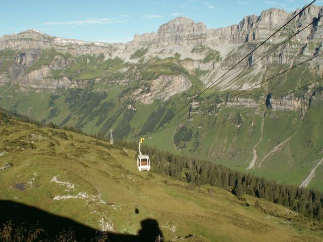 die Seilbahn gleitet wieder ins Tal runter