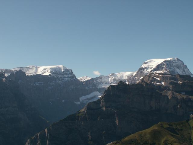 links Bifertenstock, rechts Tödi