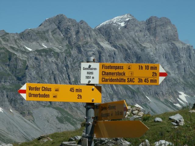 Wegweiser bei Gemsfairenhüttli 1951 m.ü.M.