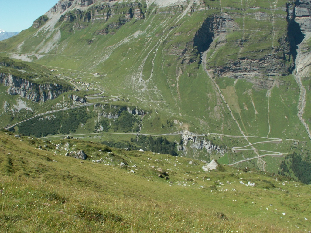 Blick runter zur Klausenpassstrasse