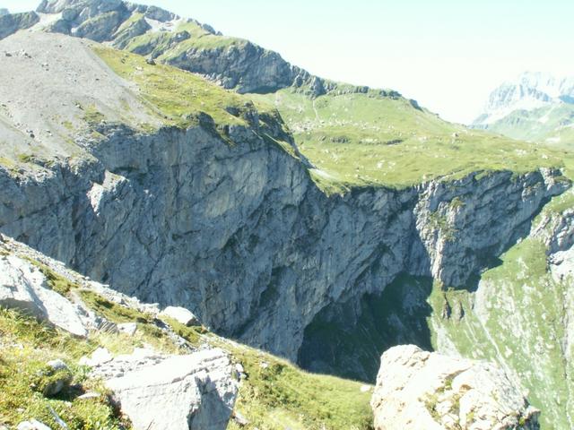 Nein, es ist nicht der Creux du Van sondern bei "Firnband"