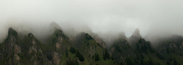 Blick rauf zum Redertengrat