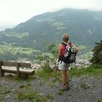 Mäusi bestaunt die Aussicht bei Brandboden 791 m.ü.M.