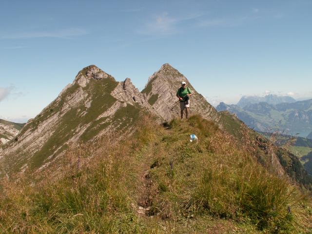 Ivano auf dem Grat, im Hintergrund der Rossalpelispitz