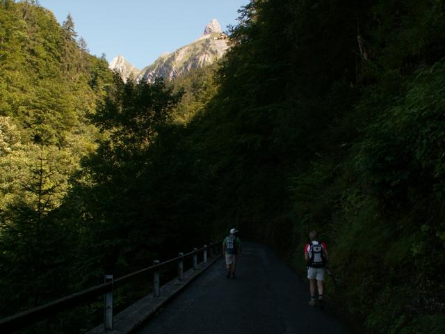 an der Uferstrasse beim Wägitalersee