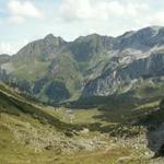 Lindauerhütte. Zuhinterst die Schwarze Scharte