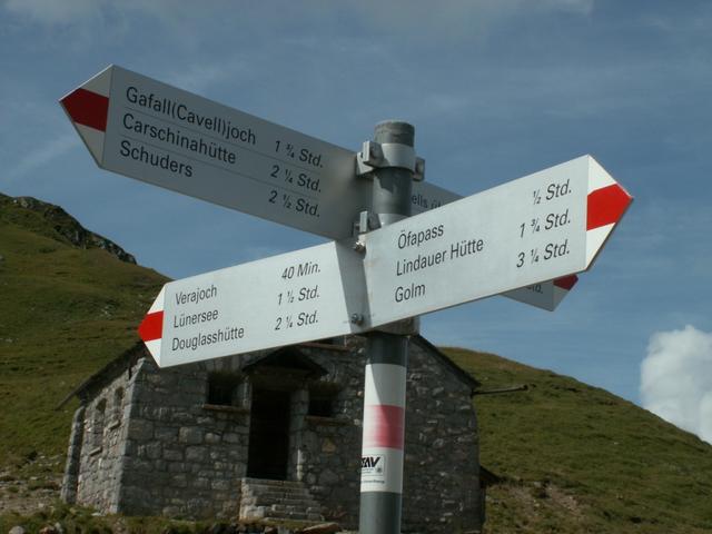 Wegweiser beim Schweizertor 2155 m.ü.M.