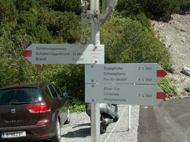 Wegweiser bei der Talstation 1566 m.ü.M.