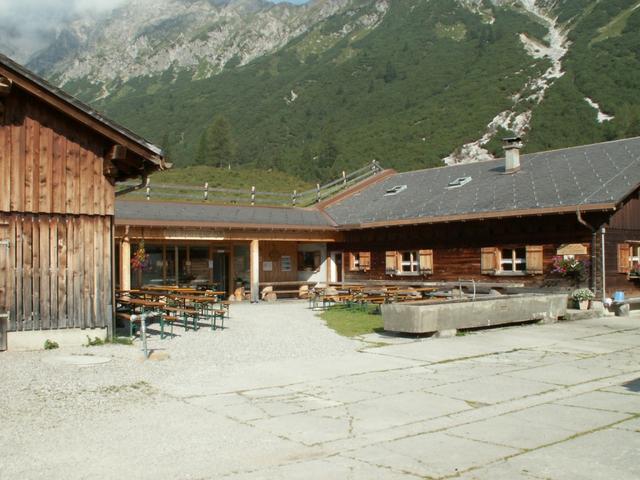 Hütte innereparpfienzeralp. Feiner Käse und Jogurt