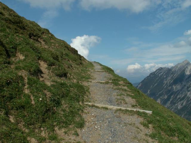 fast eine Autobahn, so breit ist hier der Weg