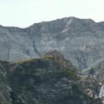 hoch oben sieht man die Martinsmadhütte