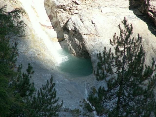 auch Gletschermühlen hat es