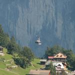 die Schilthornbahn schwebt über Gimmelwald