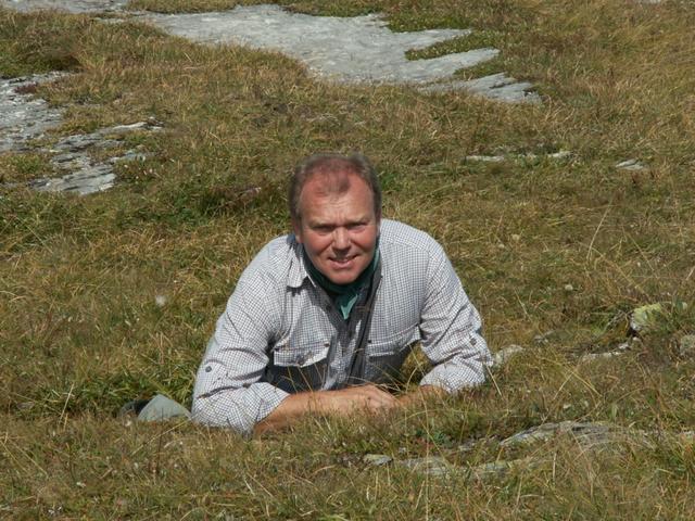 Manfred schaut aus seiner Höhle raus